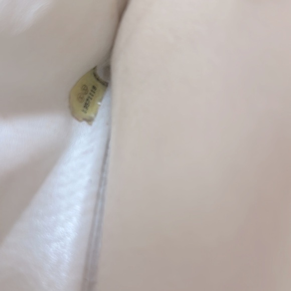 Authentic Caviar White Single Flap Jumbo CHANEL Bag with Box - Picture 17 of 17